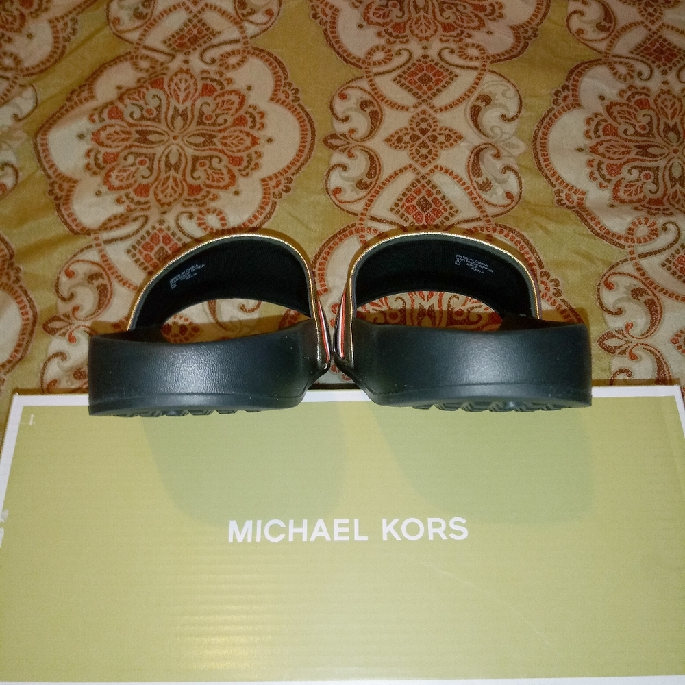 Michael Kors Gilmore Slides - Picture 7 of 10